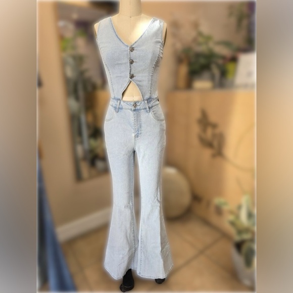 Boho Western Flared Light Denim Jumpsuit🤠 - Picture 3 of 5